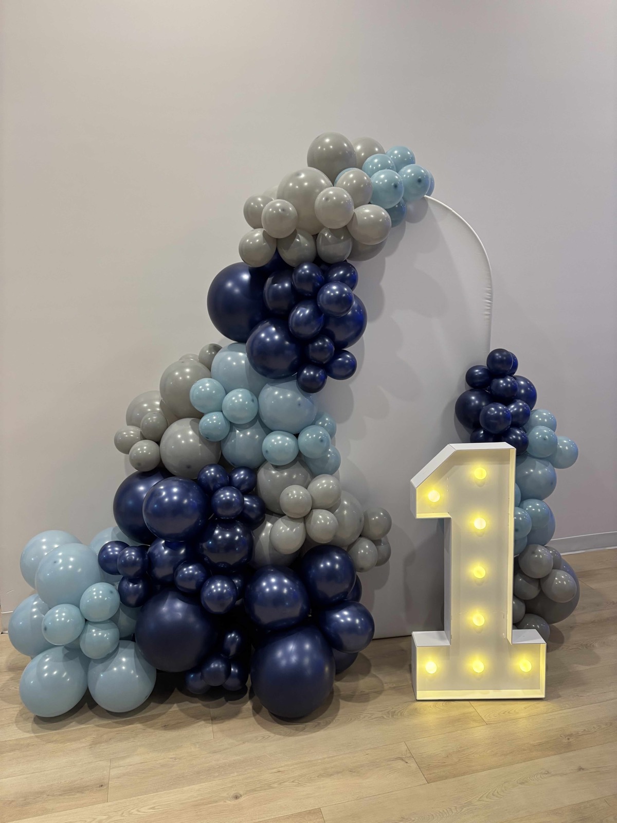 Navy and dove balloon garland for a 1st birthday